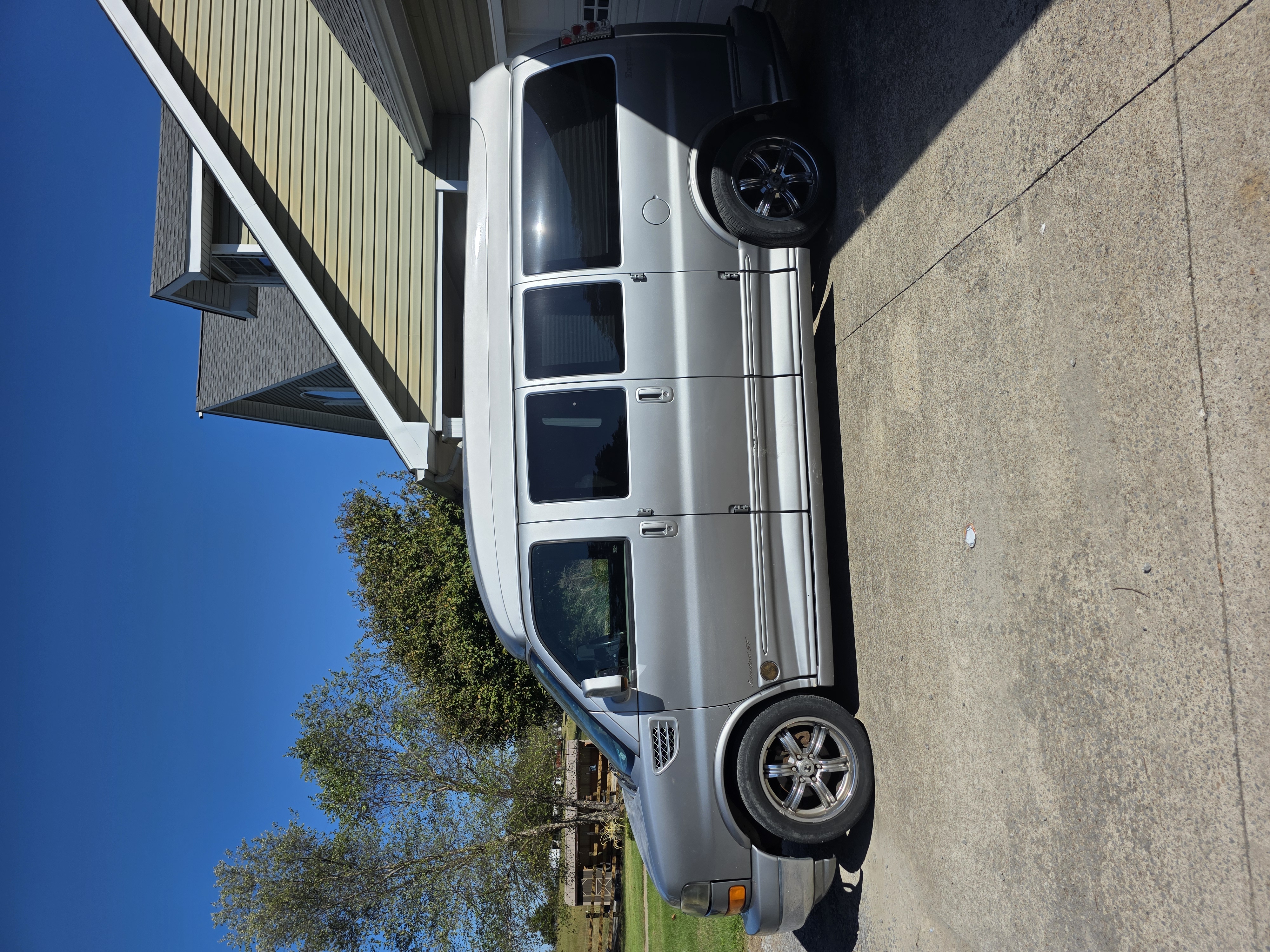 Used 2010 GMC Savana 1500 w/ Preferred Equipment Group RWD image 1