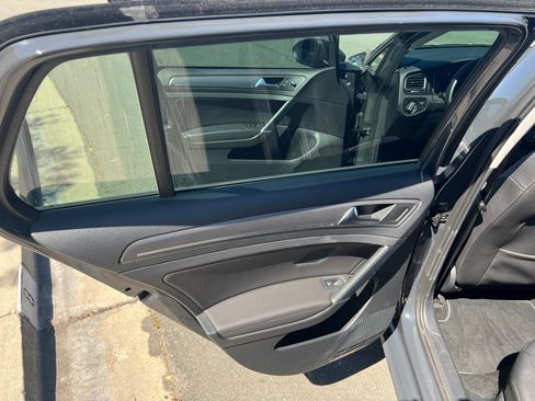 Used 2019 Volkswagen e-Golf SEL Premium image 26