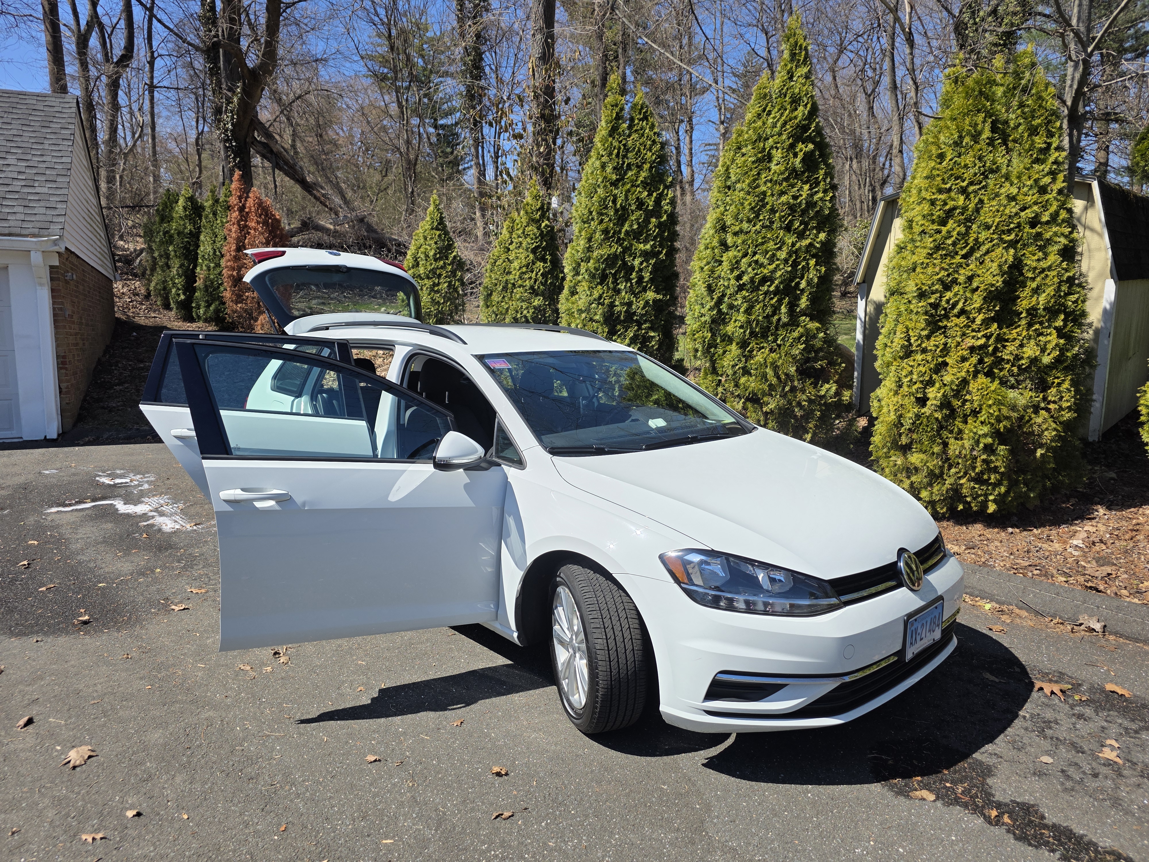 Used 2019 Volkswagen Golf S w/ Driver Assistance Package AWD/4WD image 1