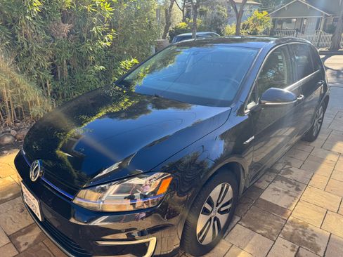 Used 2016 Volkswagen e-Golf SEL Premium image 1