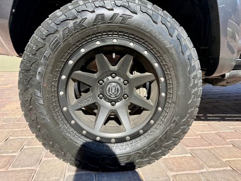Used 2021 Toyota 4Runner TRD Off-Road Premium w/ Moonroof Package AWD/4WD image 5