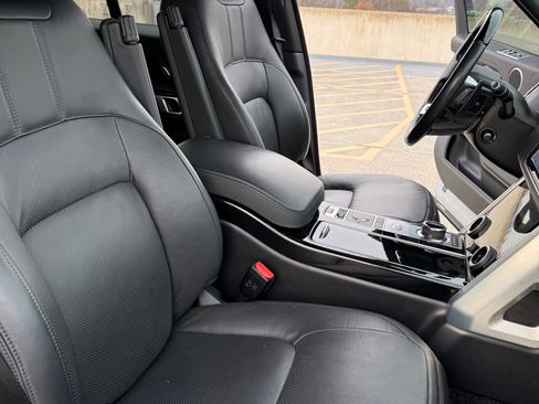 Used 2020 Land Rover Range Rover HSE image 16