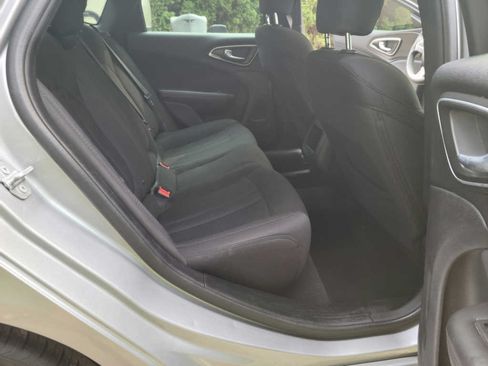 Used 2015 Chrysler 200 Limited image 12
