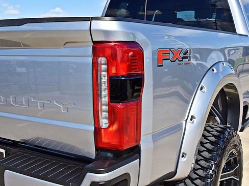 Used 2023 Ford F250 Lariat w/ Lariat Ultimate Package AWD/4WD image 13