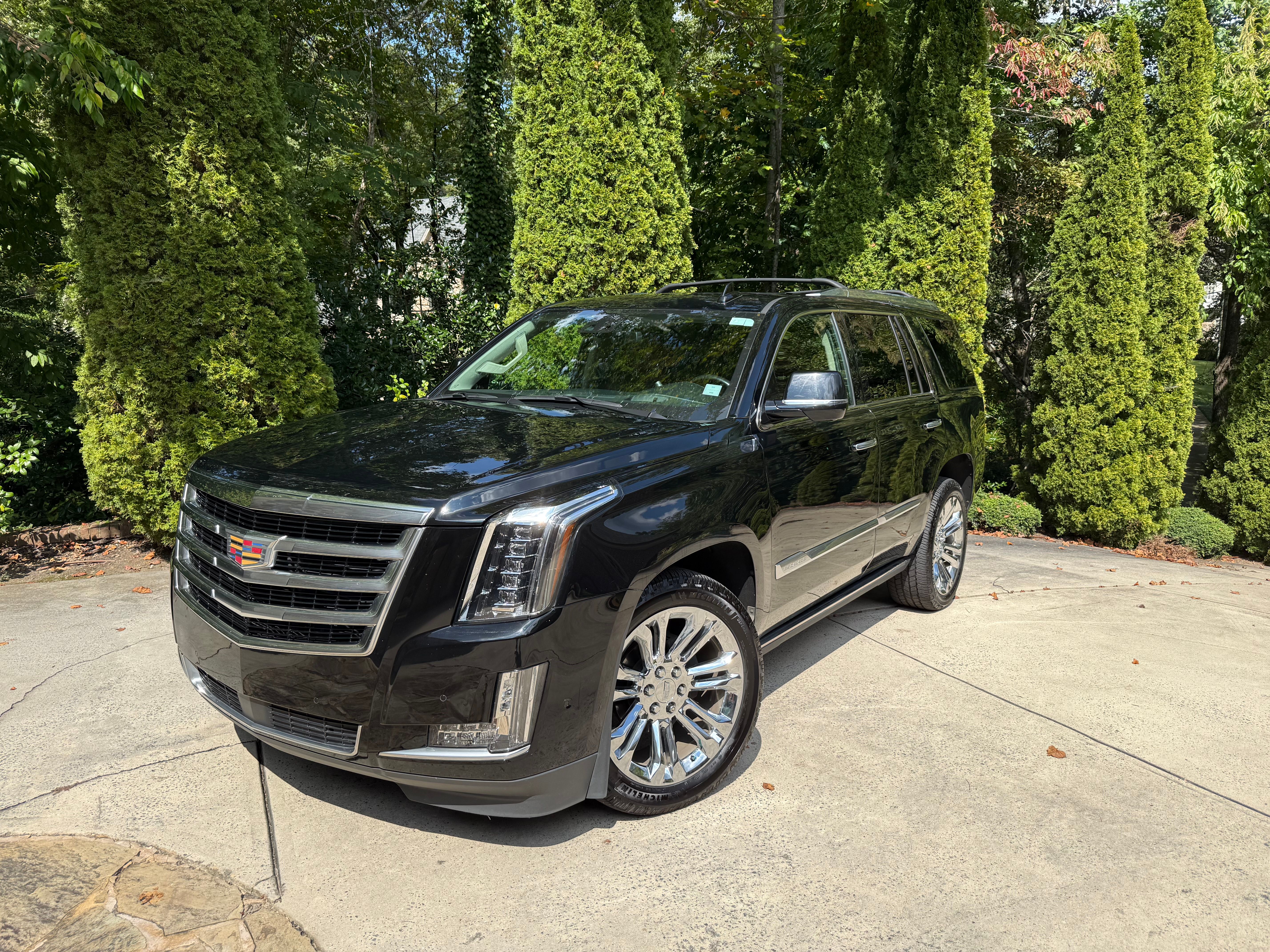 Used 2020 Cadillac Escalade Premium Luxury AWD/4WD image 1