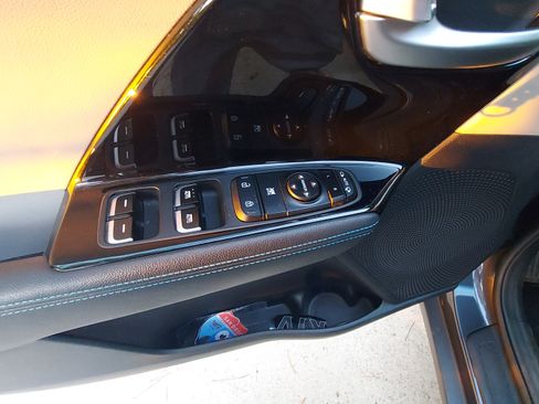 Used 2019 Kia Niro EX image 8