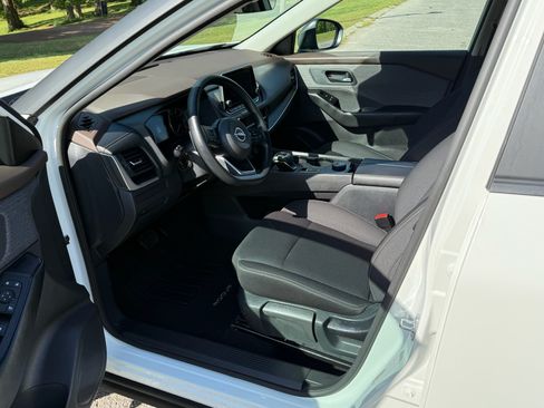 Used 2023 Nissan Rogue S AWD/4WD image 22