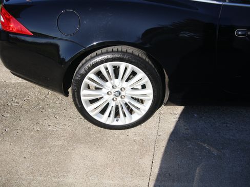 Used 2010 Jaguar XK Coupe RWD image 18