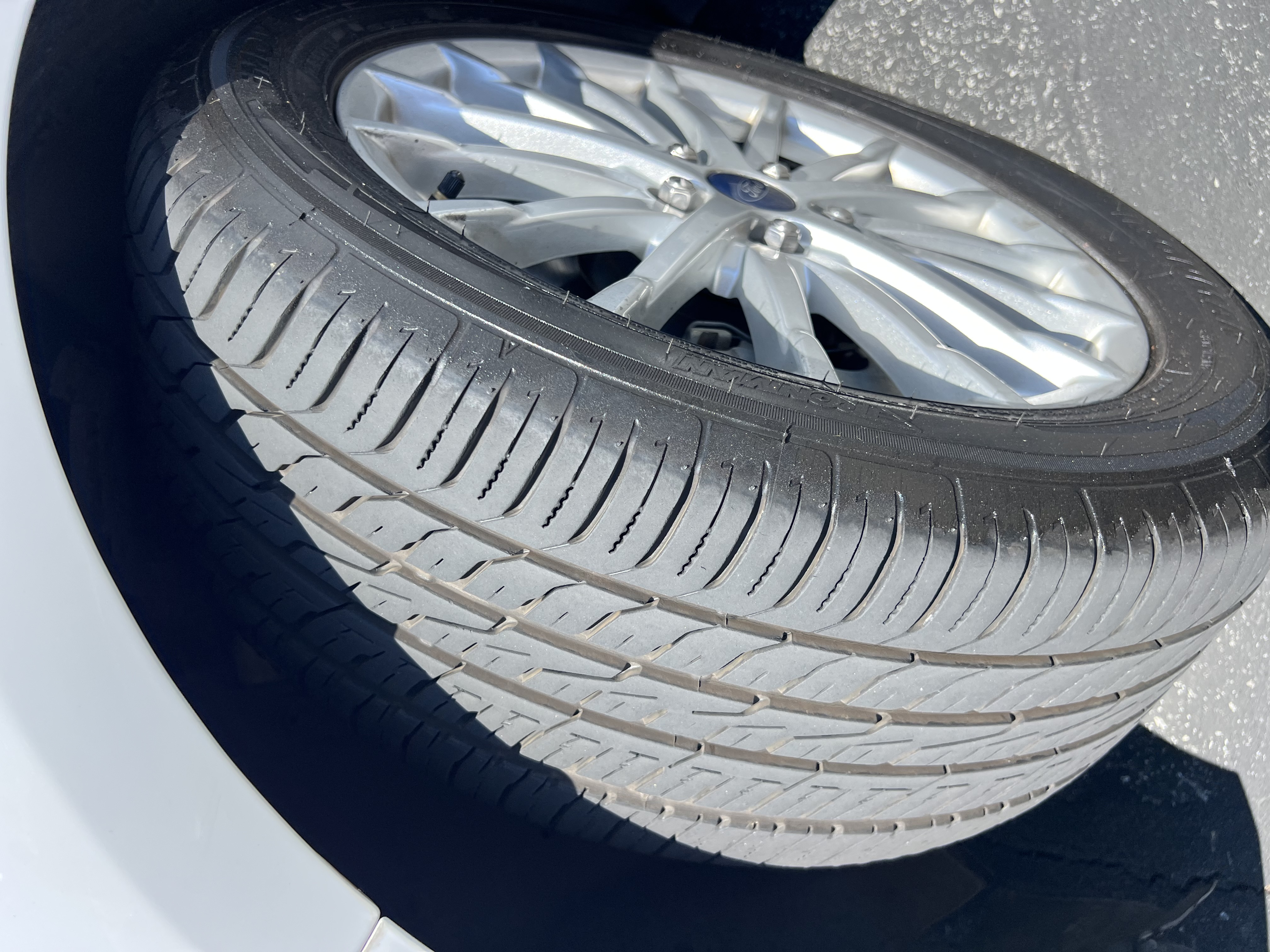 Used 2014 Ford C-MAX Energi SEL w/ Equipment Group 301A FWD image 17