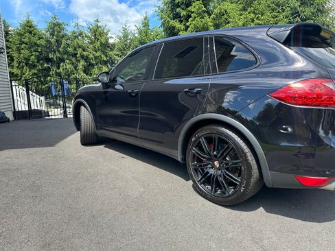 Used 2013 Porsche Cayenne Turbo AWD/4WD image 13