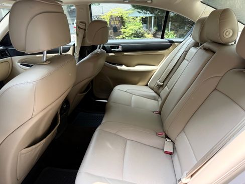 Used 2011 Hyundai Genesis 4.6 RWD image 14