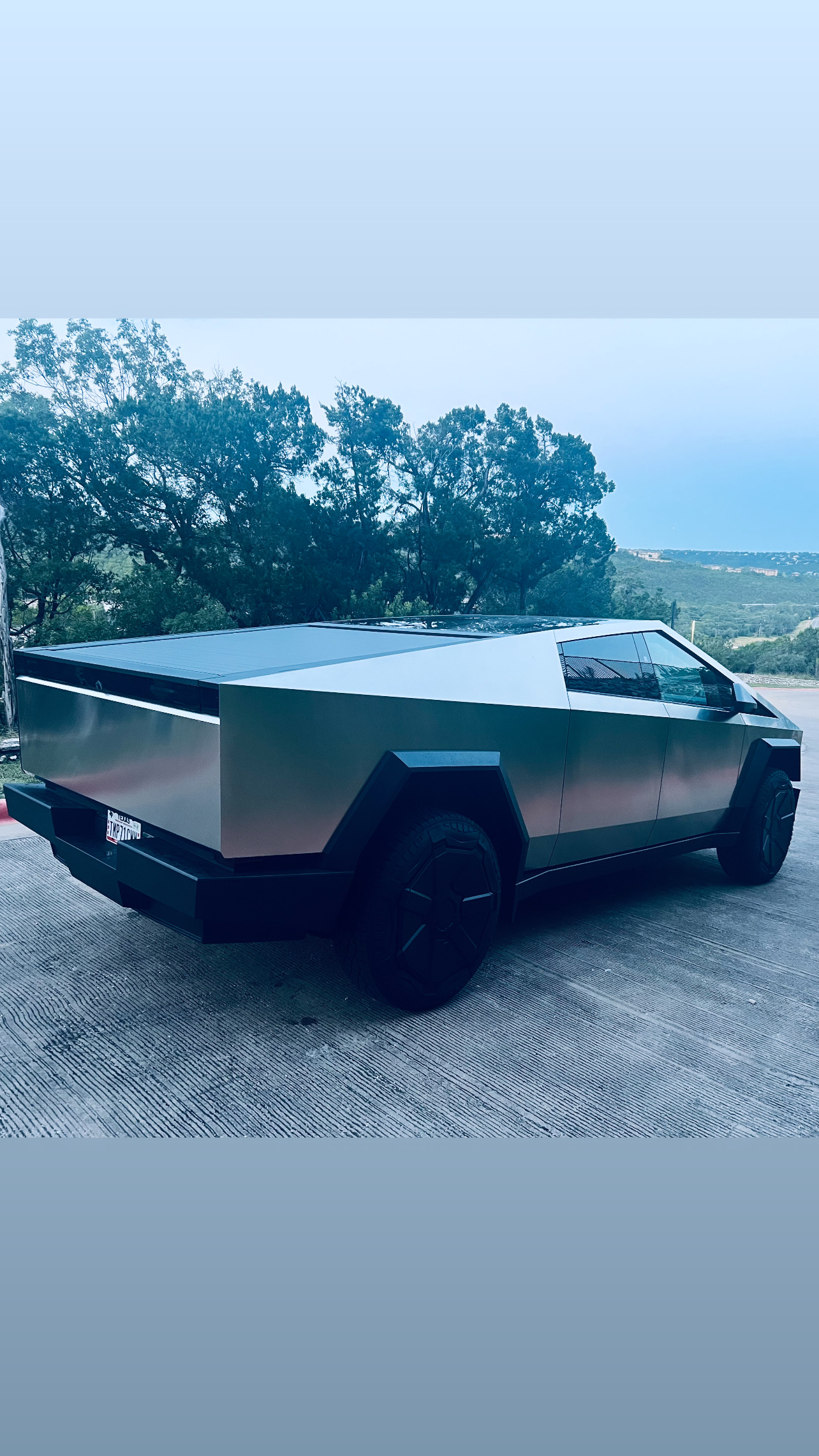 Used 2026 Tesla Cybertruck AWD Crew Cab image 4