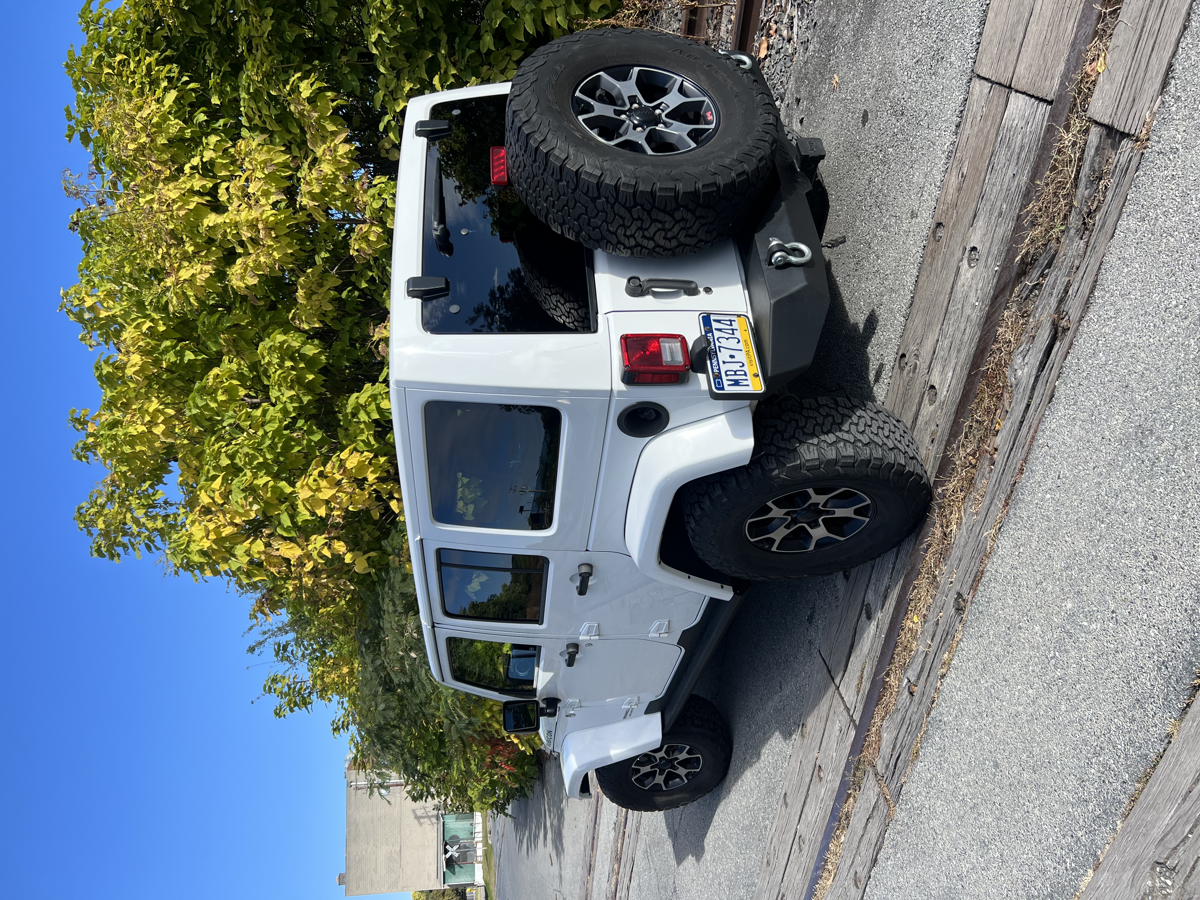 Used 2014 Jeep Wrangler Unlimited Rubicon w/ Connectivity Group AWD/4WD image 9
