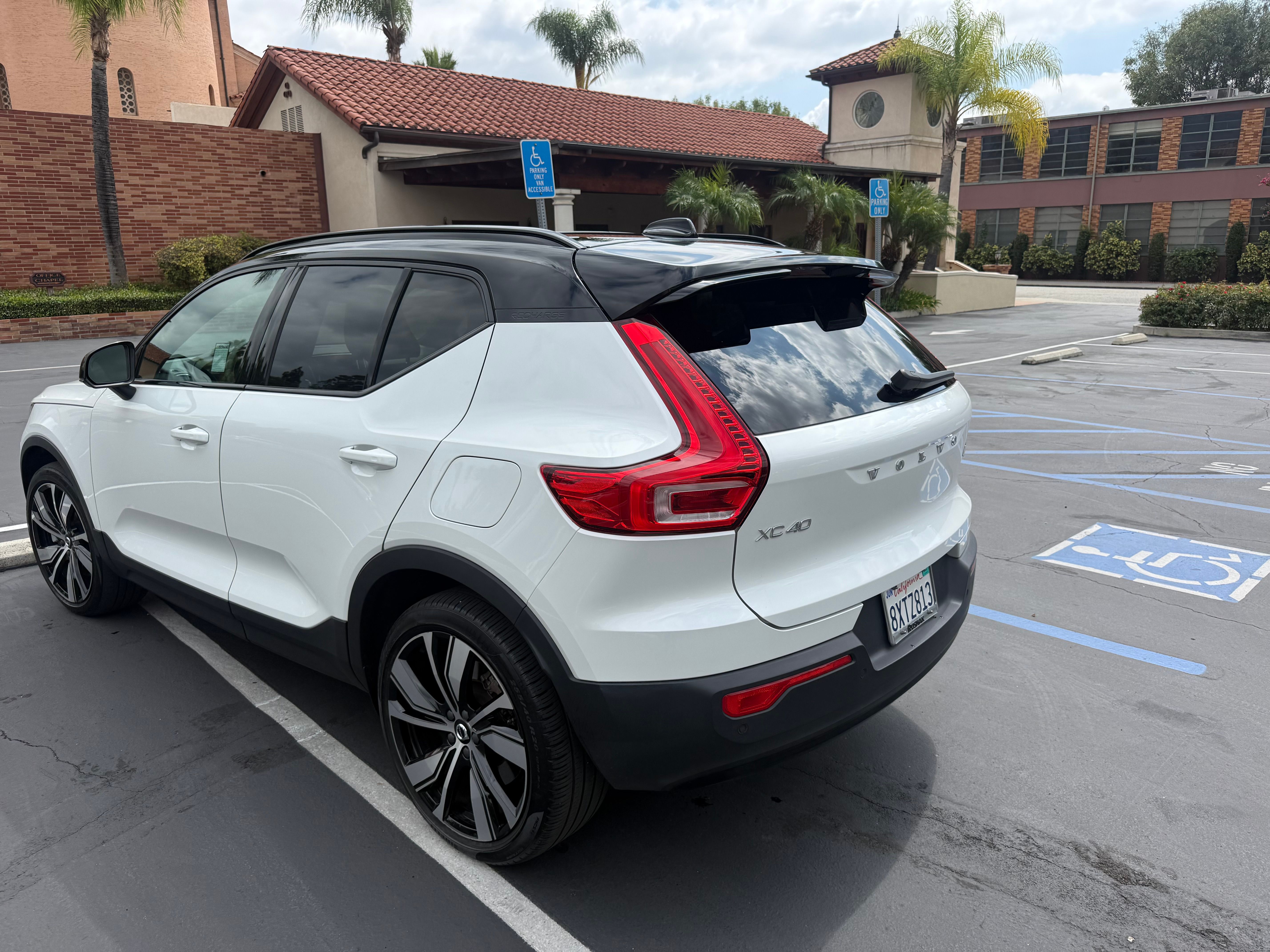 Used 2021 Volvo XC40 P8 Recharge w/ Advanced Package AWD/4WD image 2