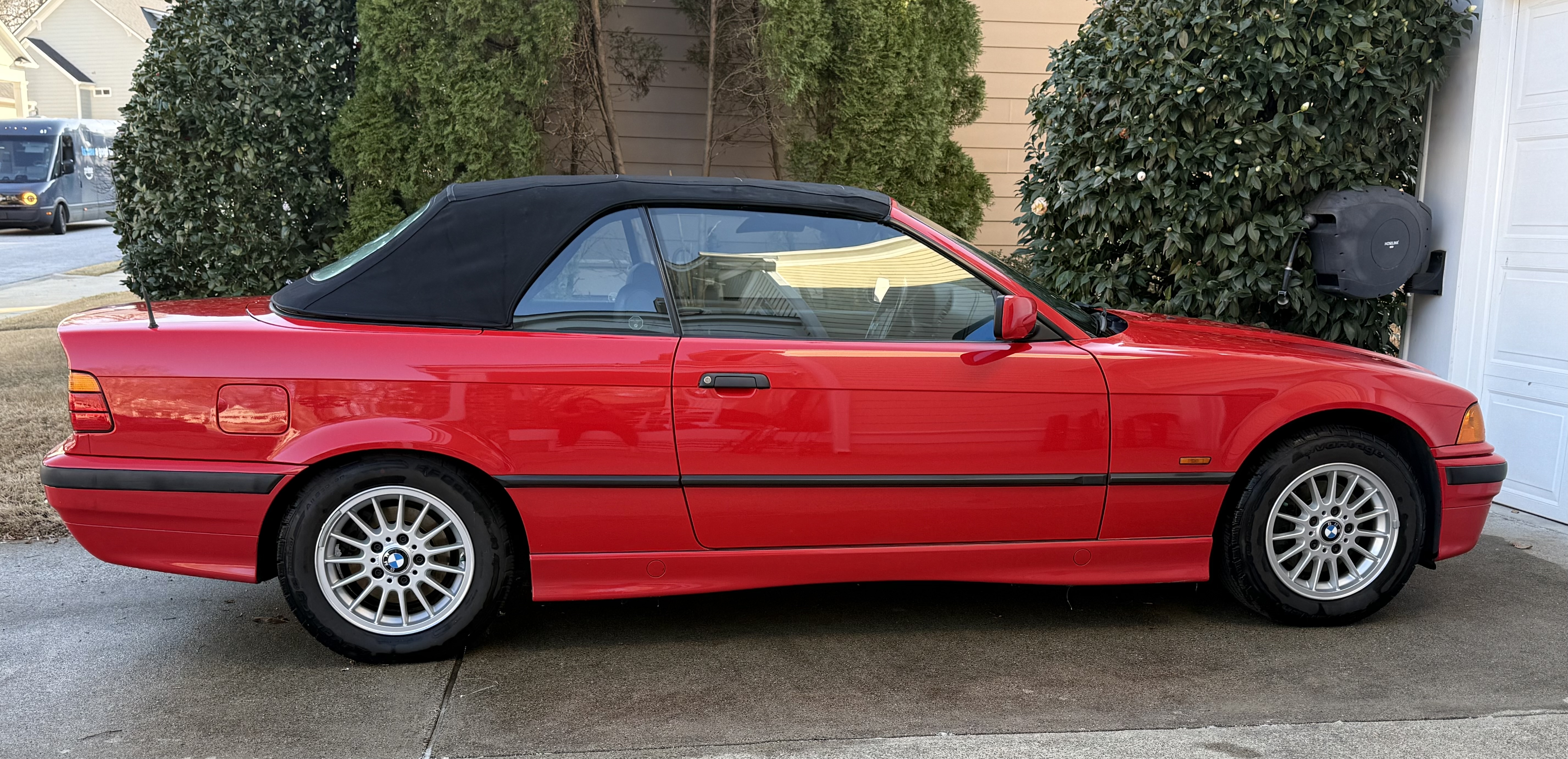 Used 1998 BMW 328i Convertible RWD image 4