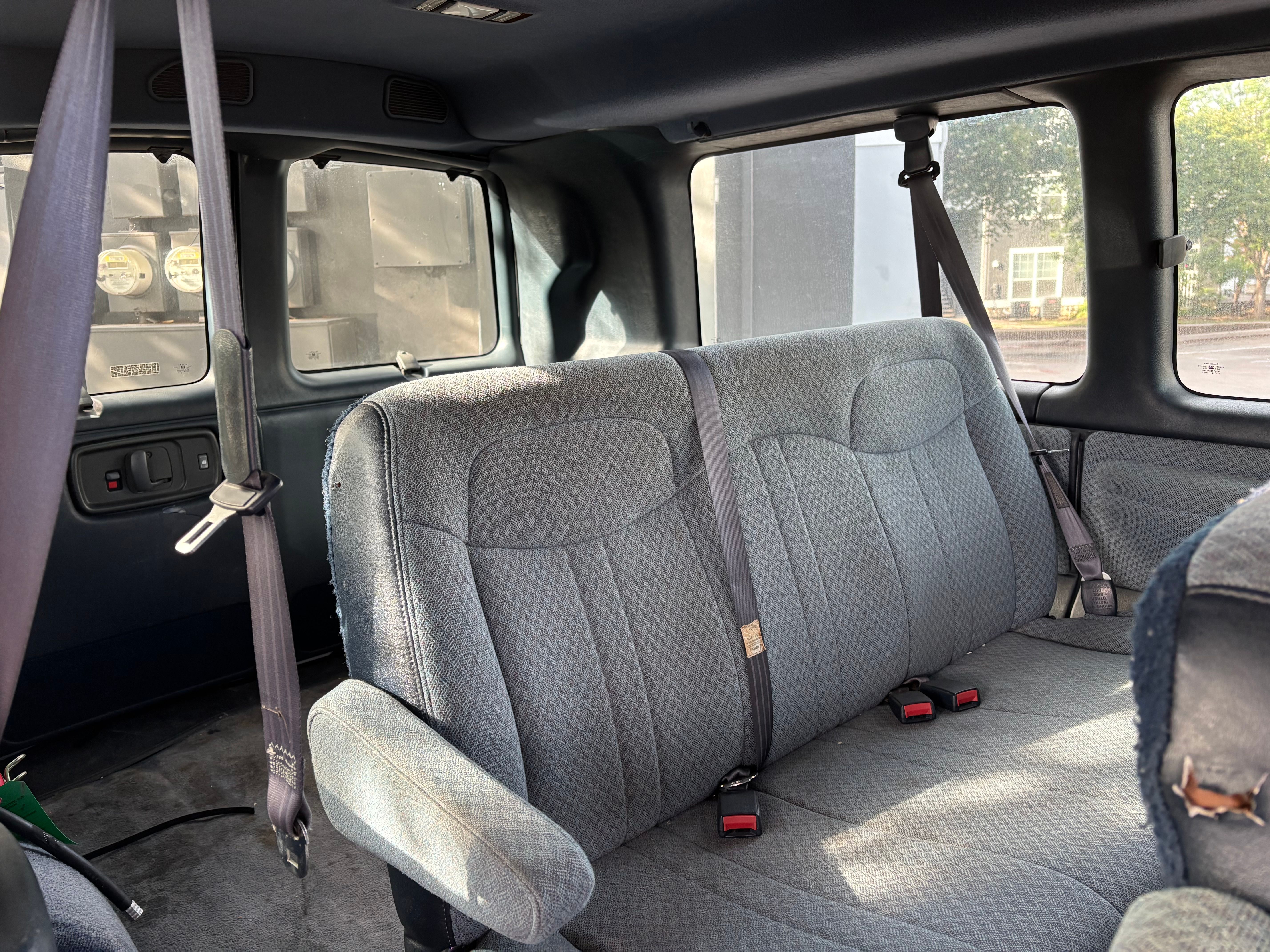 Used 2000 Chevrolet Express 2500 Passenger w/ LS Preferred Equipment Group RWD image 28