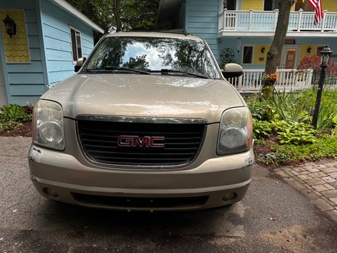 Used 2008 GMC Yukon XL 2500 SLT w/ SLT Preferred Equipment Group AWD/4WD image 4