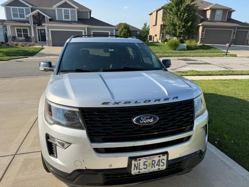 Used 2018 Ford Explorer Sport AWD/4WD image 4