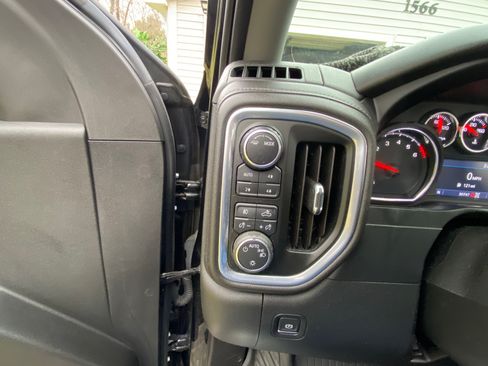 Used 2020 Chevrolet Silverado 1500 RST image 11