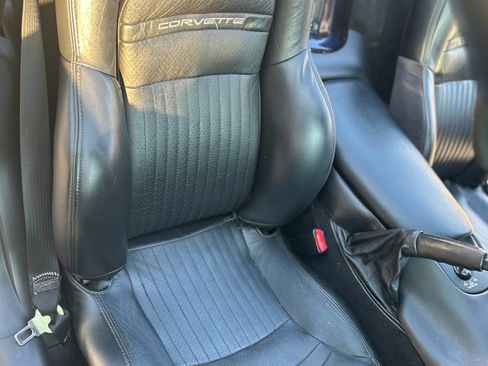 Used 2000 Chevrolet Corvette Convertible w/ Memory Pkg RWD image 10
