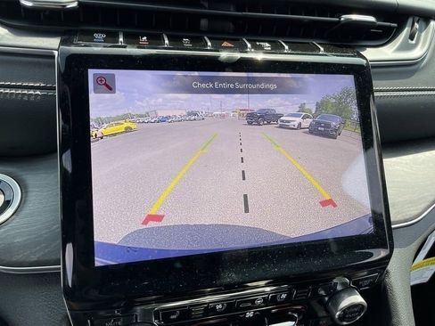 Used 2023 Jeep Grand Cherokee Overland image 12