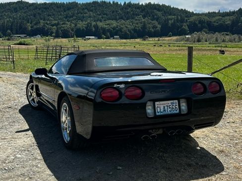 Used 2002 Chevrolet Corvette Convertible w/ Preferred Equipment Group2 RWD image 11