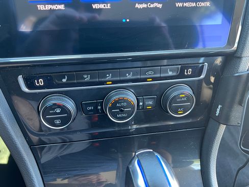 Used 2019 Volkswagen e-Golf SEL Premium image 16