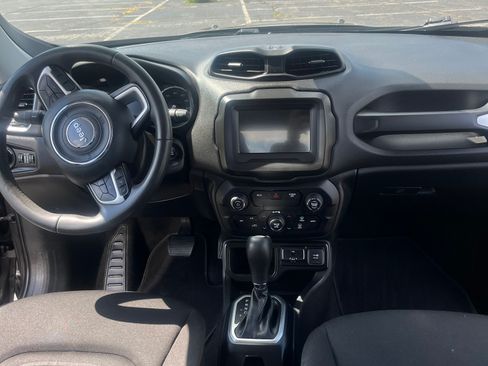 Used 2019 Jeep Renegade Latitude FWD image 12
