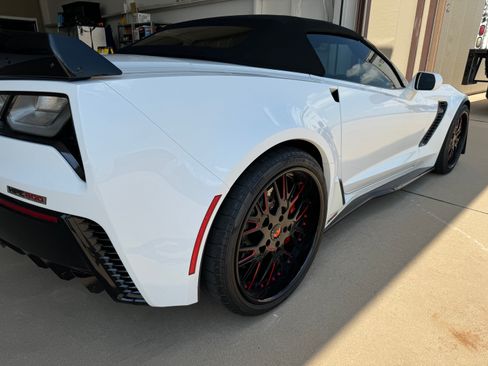 Used 2015 Chevrolet Corvette Z06 w/ 3LZ Preferred Equipment Group RWD image 8