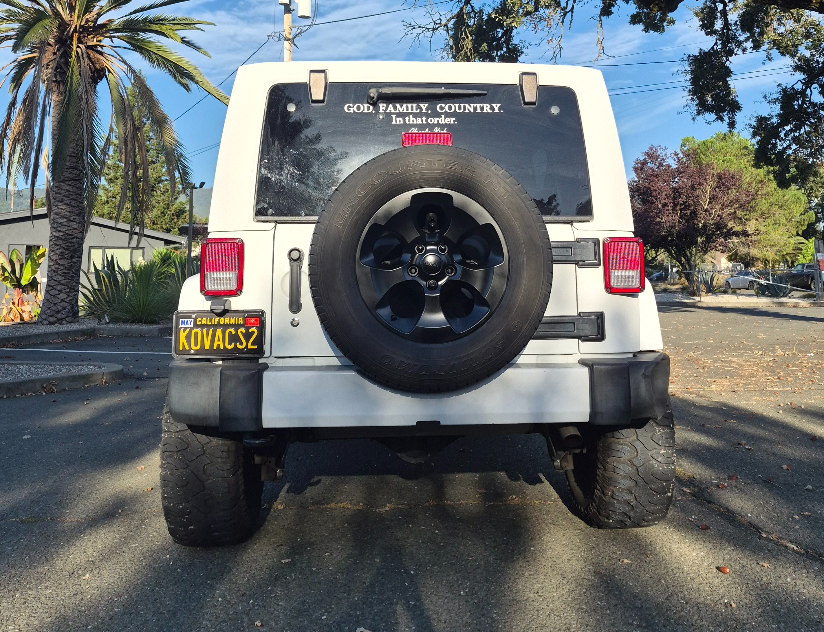Used 2016 Jeep Wrangler Unlimited Sahara w/ Dual Top Group AWD/4WD image 10