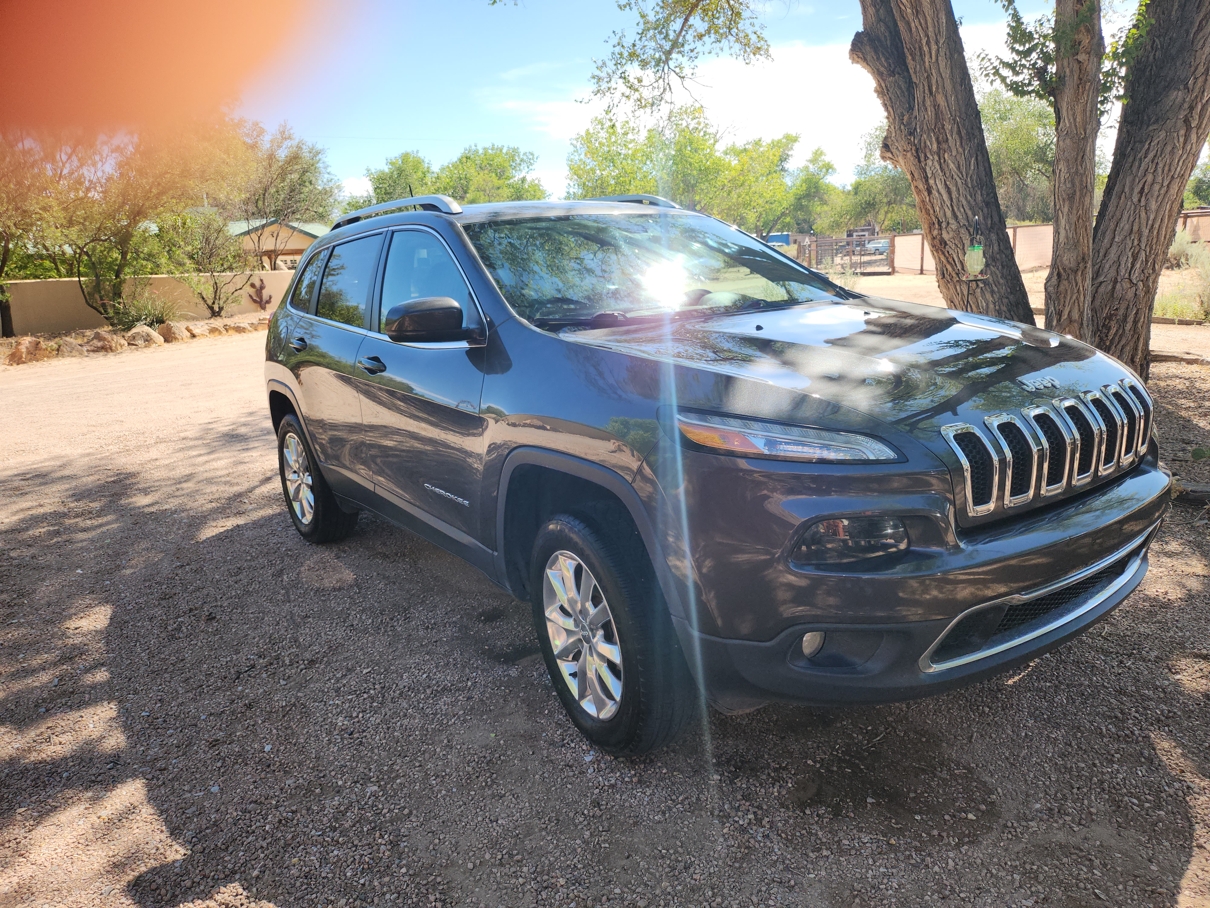 Used 2016 Jeep Cherokee Limited AWD/4WD image 13