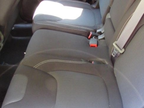 Used 2015 Jeep Cherokee Latitude FWD image 16