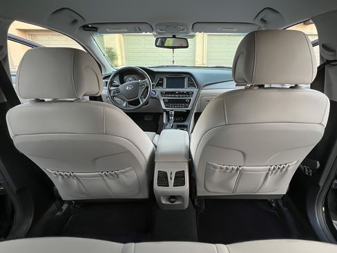 Used 2016 Hyundai Sonata Plug-In Hybrid image 10