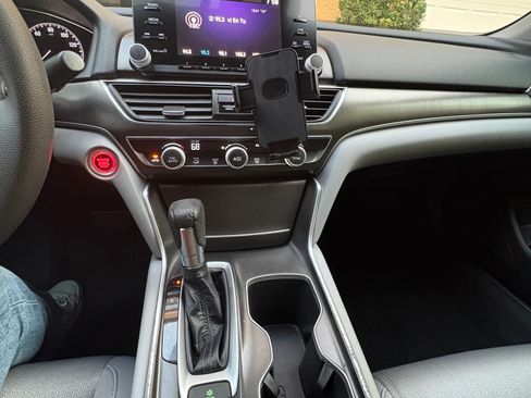 Used 2018 Honda Accord LX image 13