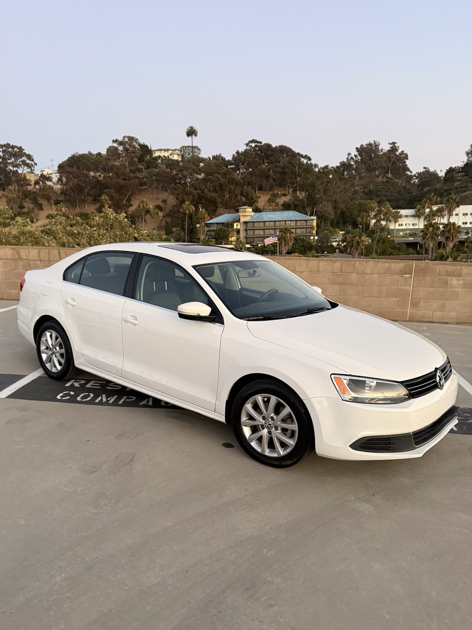 Used 2014 Volkswagen Jetta SE FWD image 2