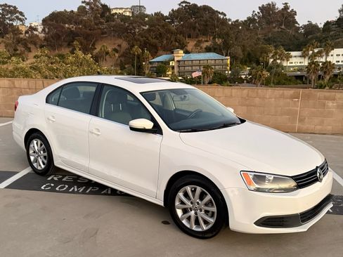 Used 2014 Volkswagen Jetta SE FWD image 2