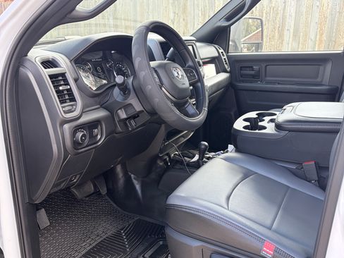 Used 2024 RAM 2500 Tradesman w/ Chrome Appearance Group AWD/4WD image 10