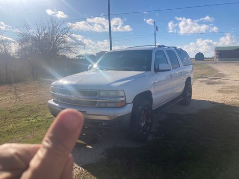 Used 2001 Chevrolet Suburban LT w/ LT Preferred Equipment Group image 2