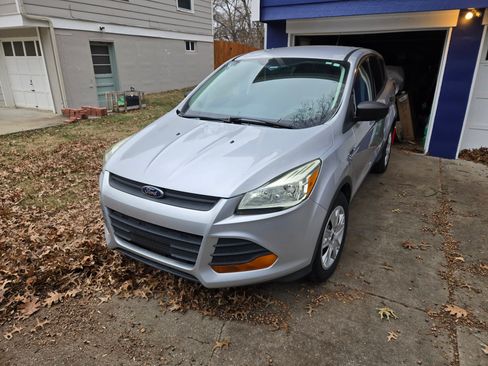 Used 2013 Ford Escape S image 2