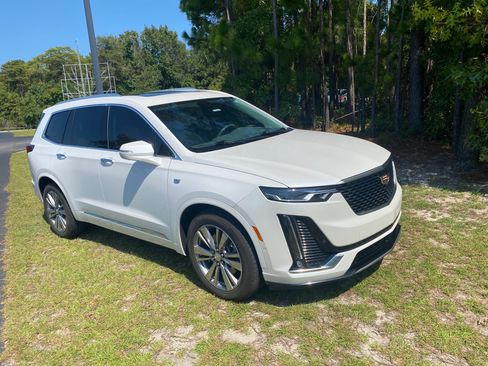 Used 2022 Cadillac XT6 Premium Luxury w/ Technology Package FWD image 1
