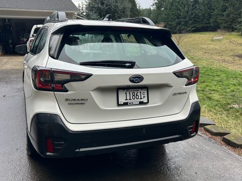 Used 2022 Subaru Outback Wagon 4D image 4