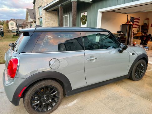 Used 2015 MINI Cooper 2-Door Hardtop image 4