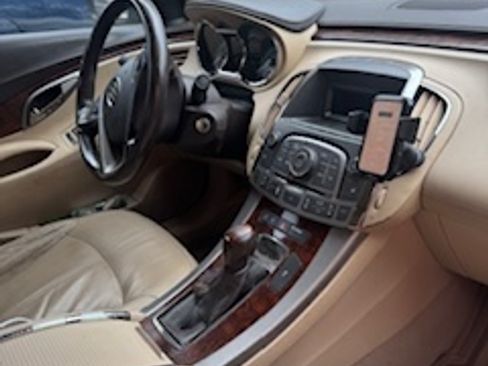 Used 2011 Buick LaCrosse CXL image 14