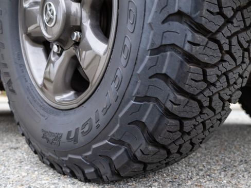 Used 2001 Toyota Land Cruiser image 26