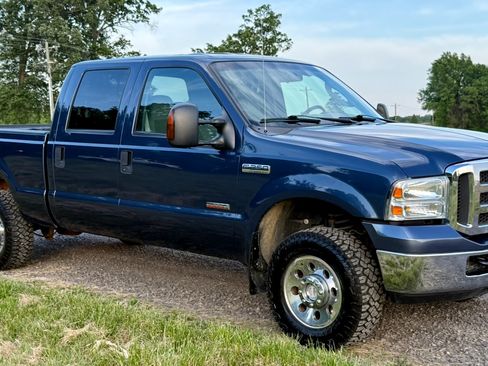 Used 2005 Ford F250 XLT AWD/4WD image 2