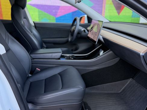 Used 2021 Tesla Model Y Long Range image 12