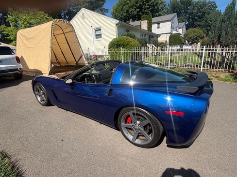 Used 2007 Chevrolet Corvette Coupe w/ Performance Package RWD image 14