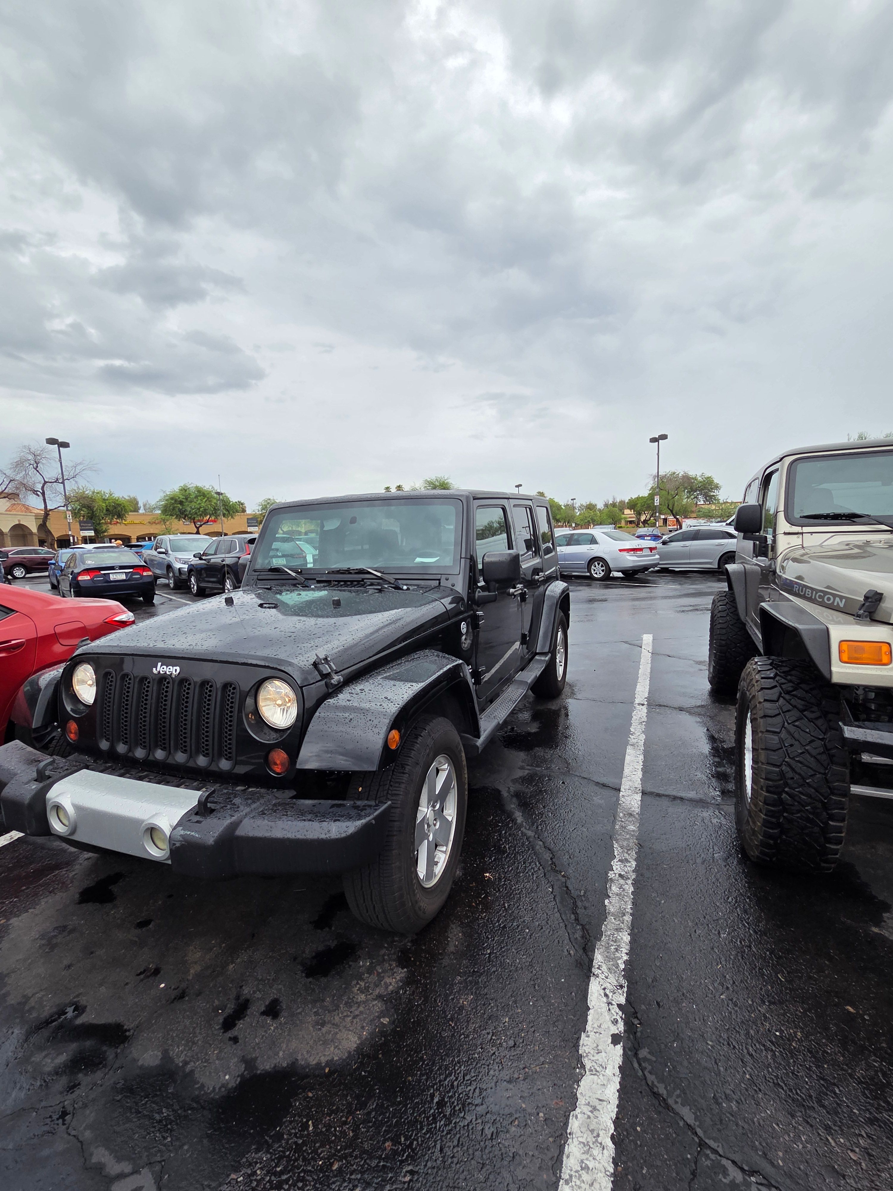 Used 2009 Jeep Wrangler Unlimited Sahara w/ Dual Top Group AWD/4WD image 2