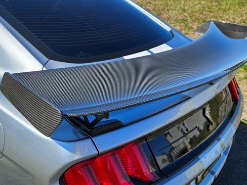 Used 2020 Ford Mustang Shelby GT500 w/ Carbon Fiber Track Pack image 9