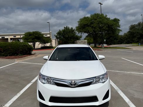 Used 2014 Toyota Camry LE FWD image 1